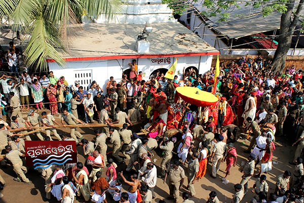 Banajaga Jatra team with Daru front of Alam Chandi Temple