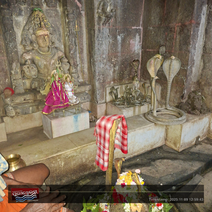 Bateswar Mahadev Temple - three-faced (Trimukha) Lord Shiva statue