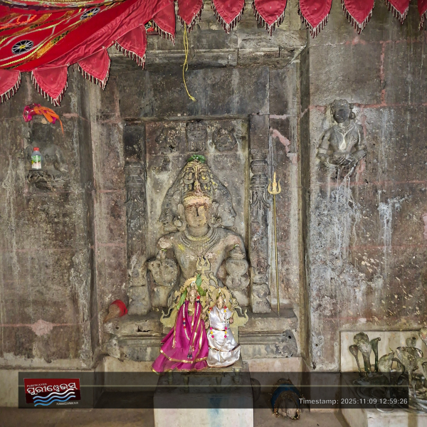 Bateswar Mahadev Temple - three-faced (Trimukha) Lord Shiva statue